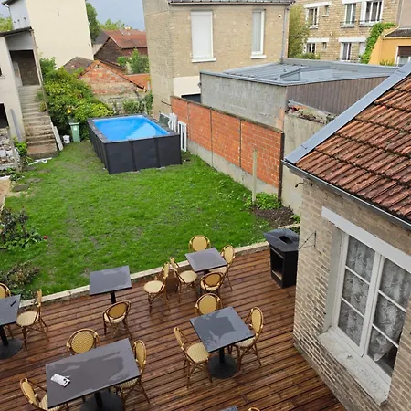De La Cite 30 Personnes Avec Piscine Σπίτι διακοπών