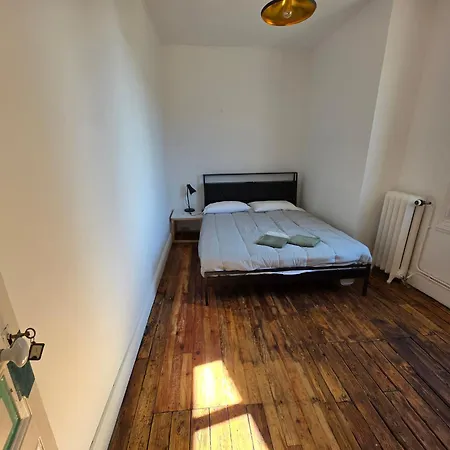De La Cite 30 Personnes Avec Piscine *