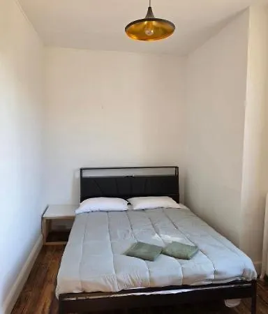 De La Cite 30 Personnes Avec Piscine *