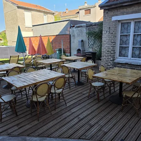 De La Cite 30 Personnes Avec Piscine Prázdninový dům *